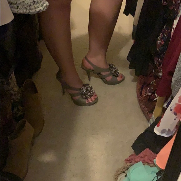 Platform heel silver/grey flower detail - Picture 7 of 8